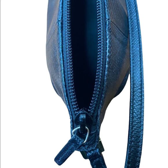 Gucci lizard Embossed Leather Baguette Handbag Black goldtone hardware zip close - Picture 9 of 13